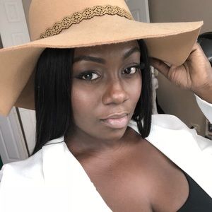 Meet your Posher, Ariana